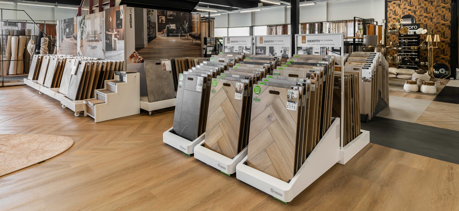Vloeren in de showroom van Kloppenburg Interieur.