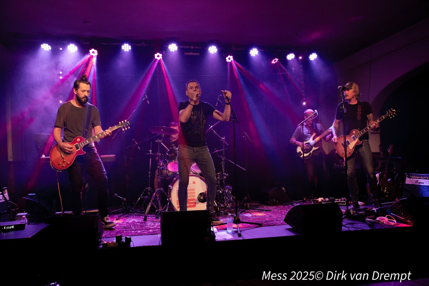 Drontense rockband Innocent Bystanders brengt bij Praght leven in de brouwerij!